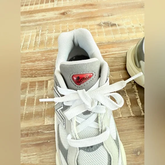 New Balance 9060 Boys Sneakers Suede Grey Shoes Size 2.5 - Picture 4 of 10